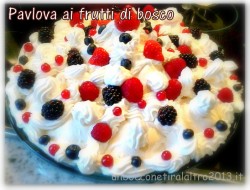 Pavlova ai frutti di bosco