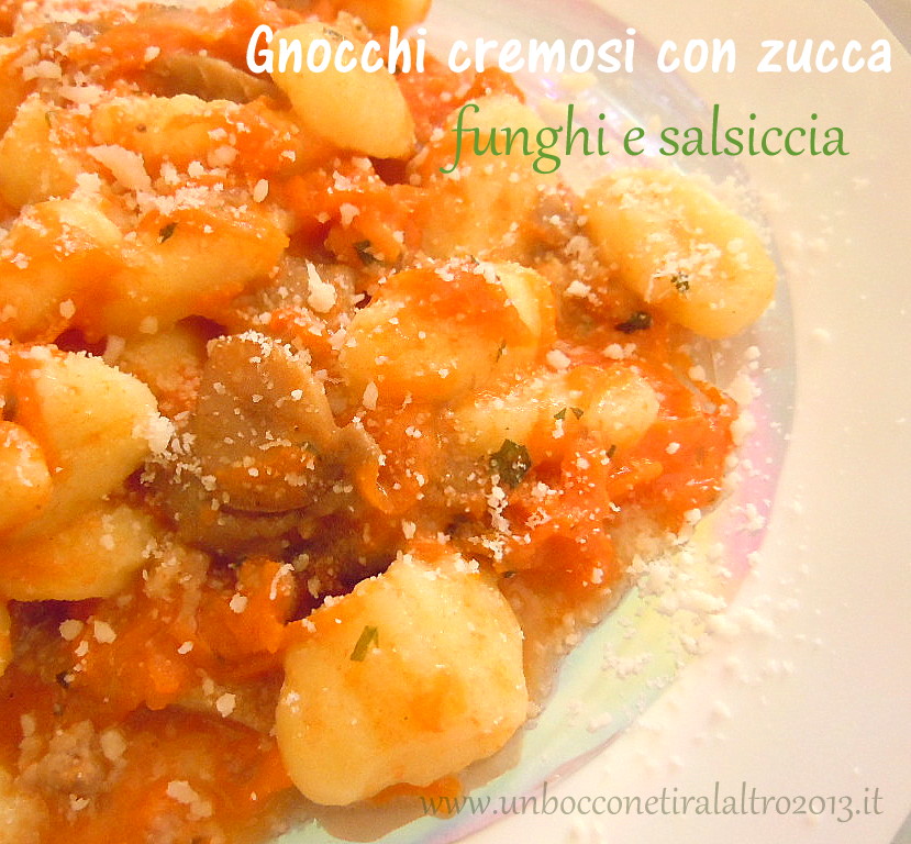 Gnocchi cremosi con zucca funghi e salsiccia