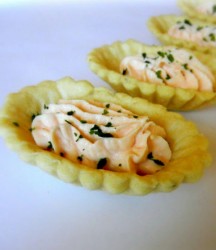 Barchette con mousse di salmone